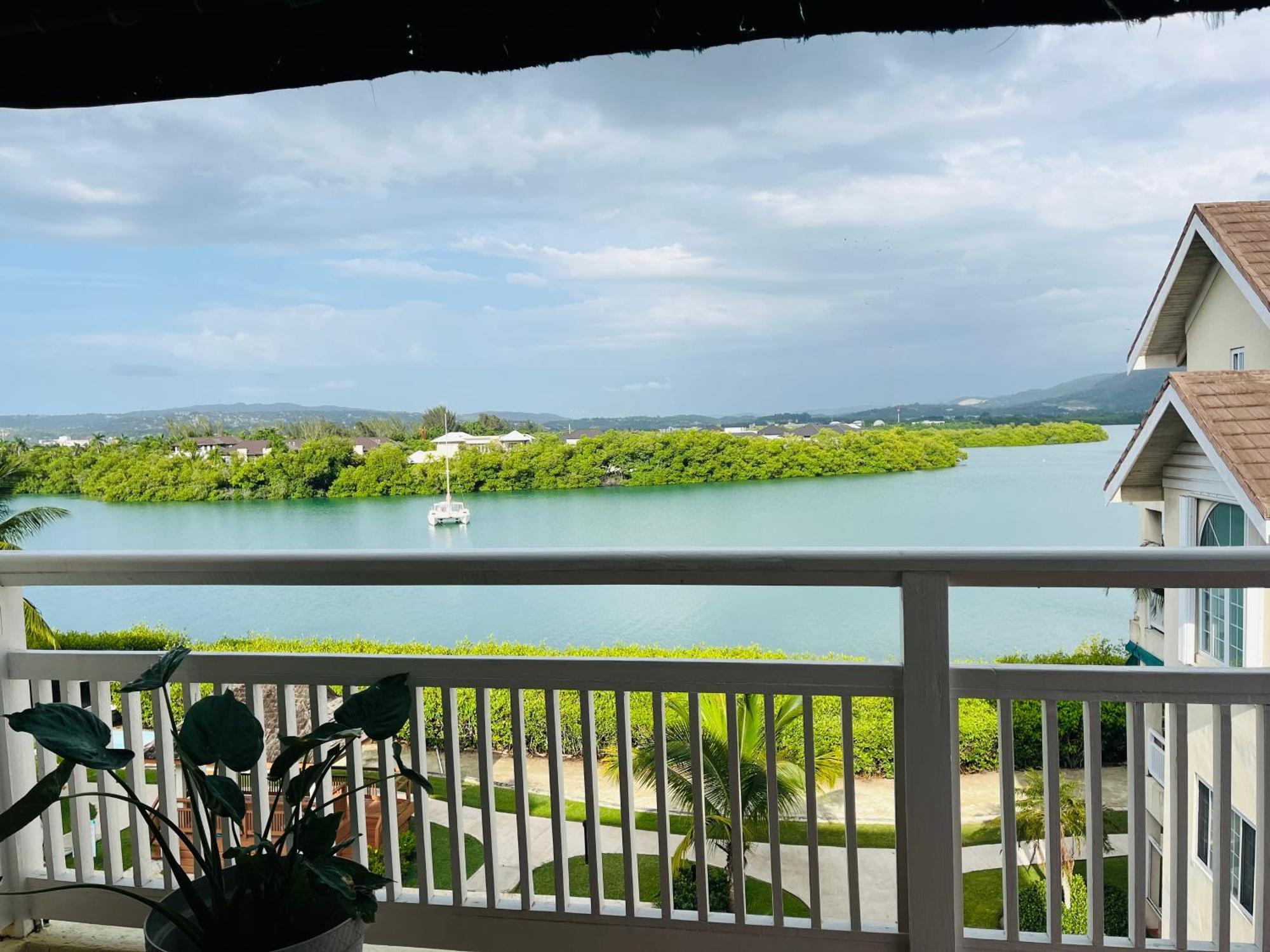Luxury Apartments And Rooms,The Lagoons モンテゴ・ベイ エクステリア 写真